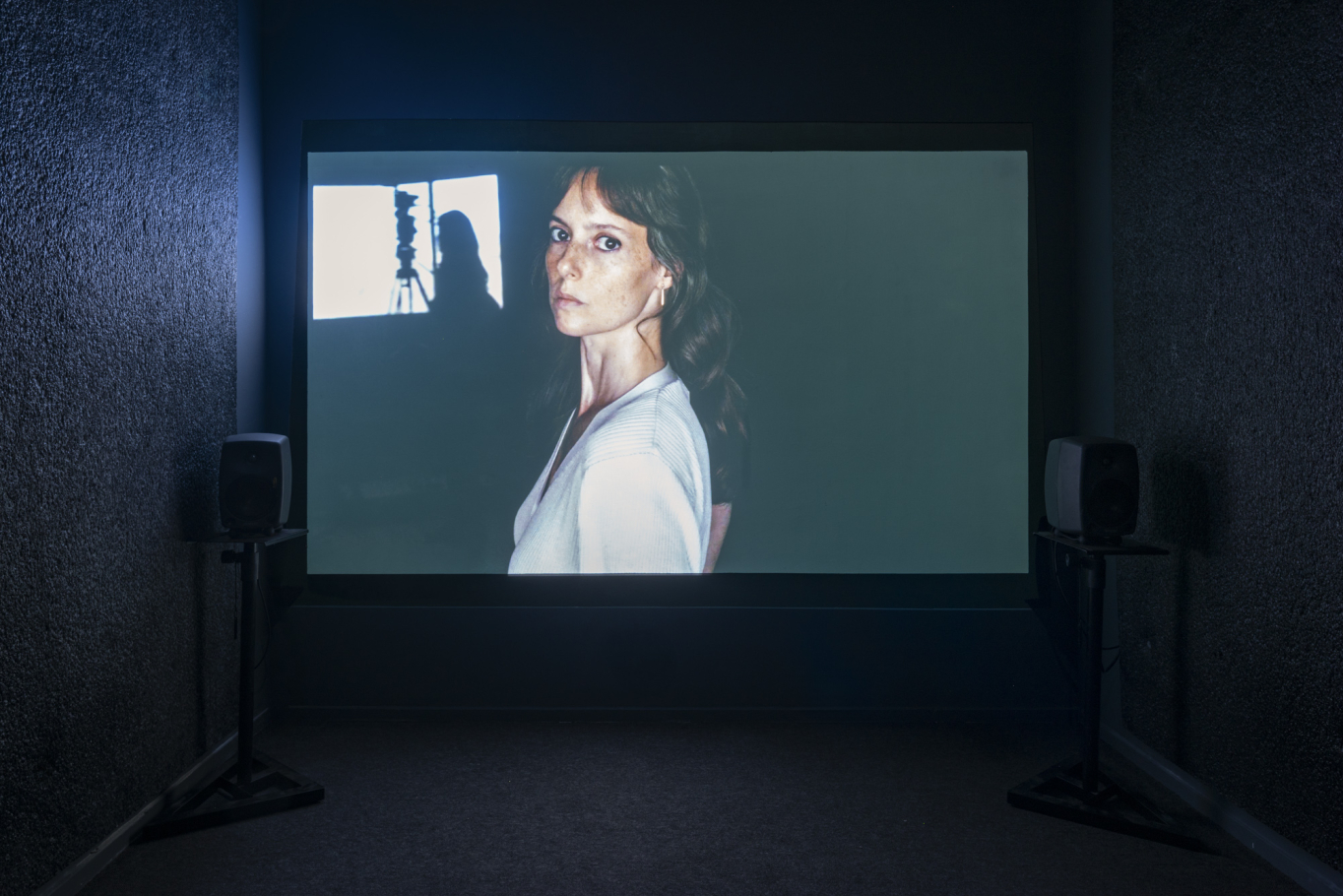 יסמין דיוויס, צילום הצבה, צילום: טל ניסים